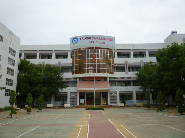 Toàn cảnh trường