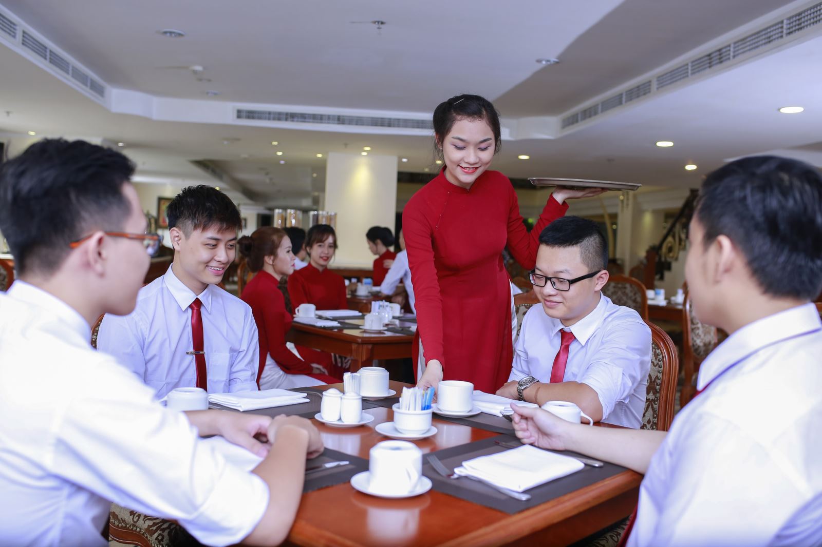 Quản Trị Khách Sạn
